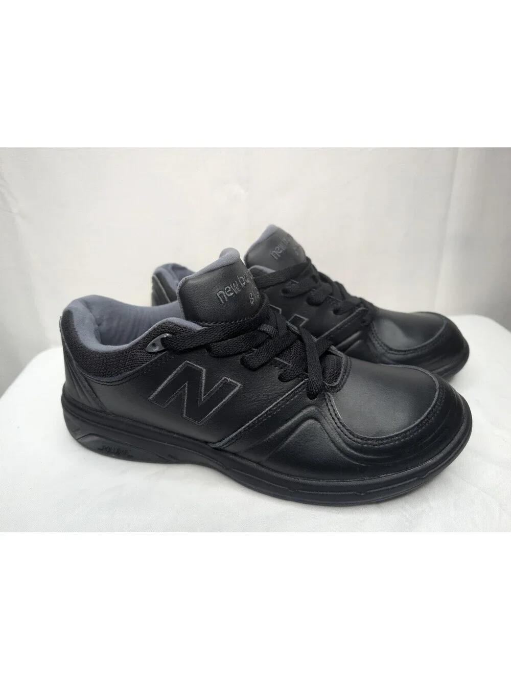 New Balance Women's 813V1 Size 8.5  Lace Up Walking Black Shoes